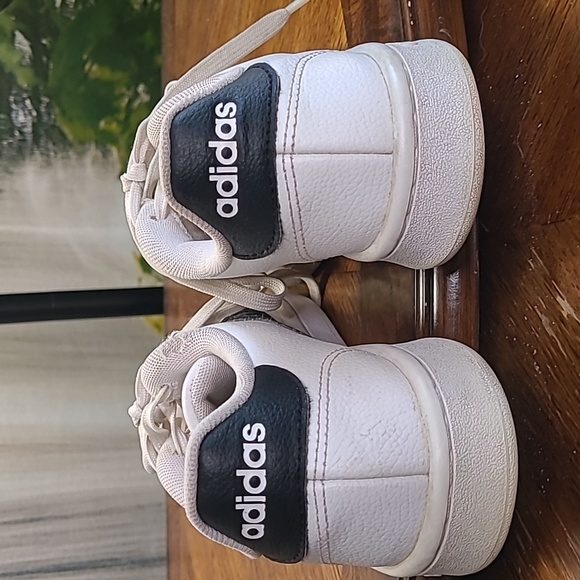 Adidas Mens 6.5 white black classic athletic sneakers main image 6